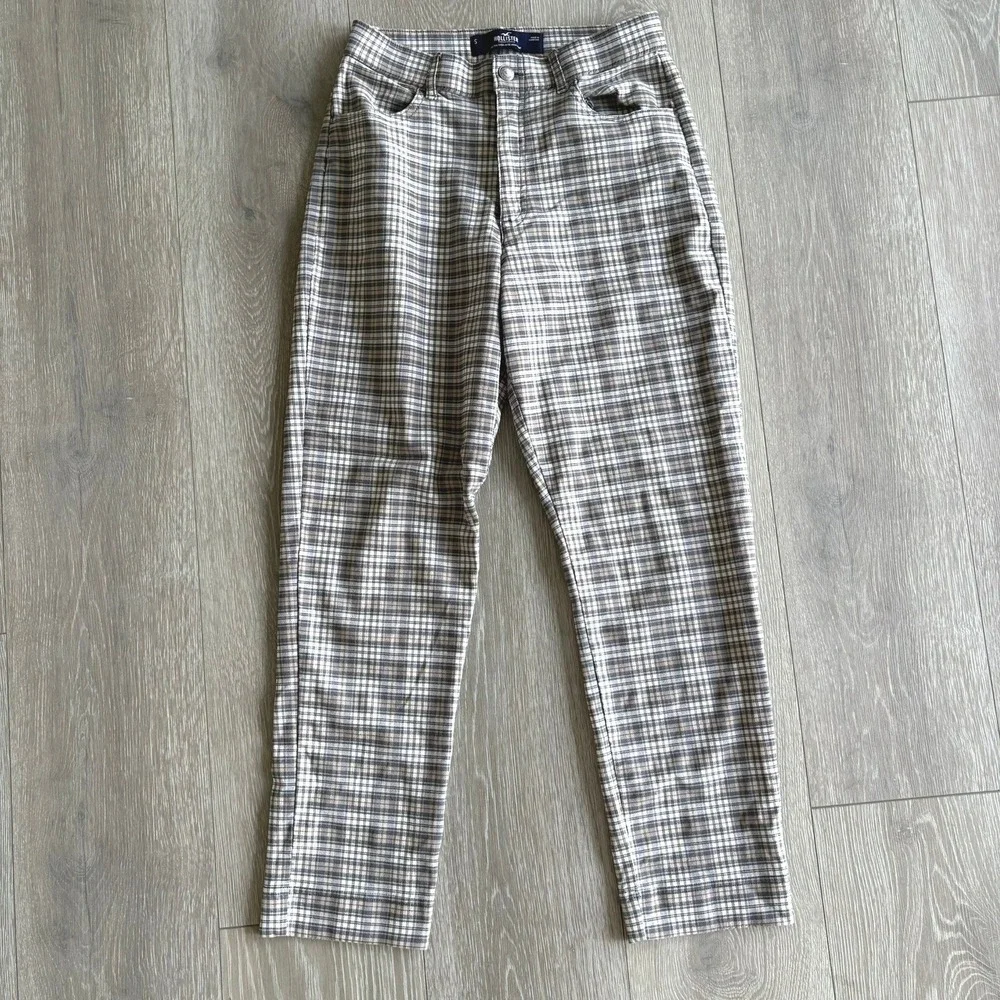 Hollister Ultra High-Rise Mom Pant Size S Plaid Grey Tan White Tapered Trousers